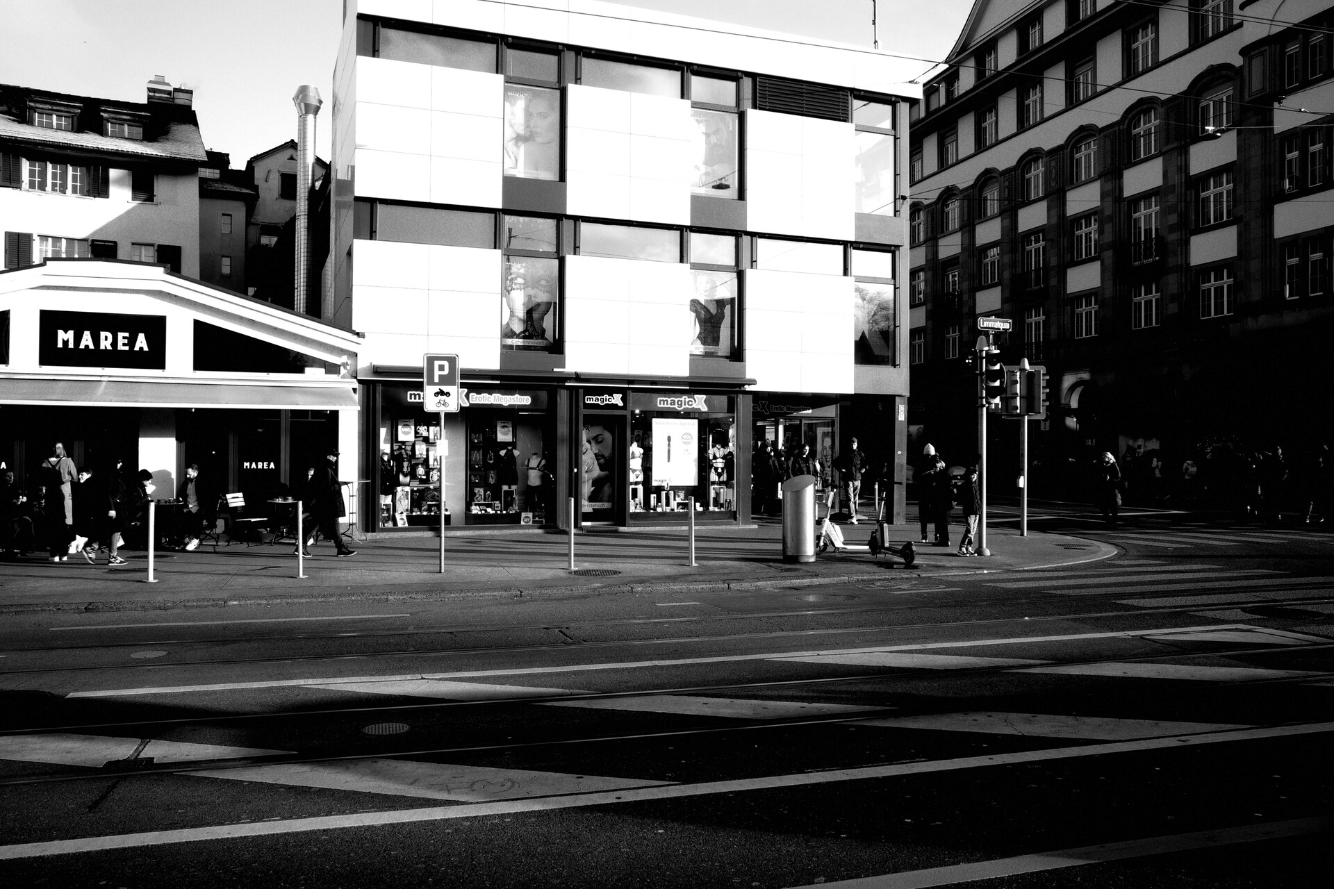 路口显眼的 MagicX