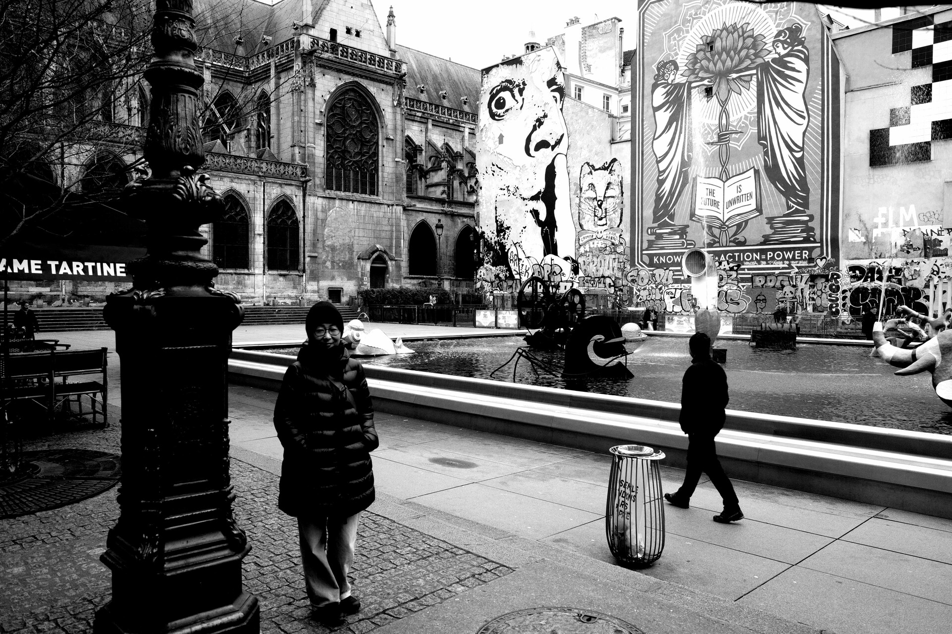 蓬皮杜一侧的广场涂鸦